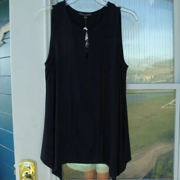 Adrianna Papel M blue embroidered sleeveless top New - Picture 2 of 14